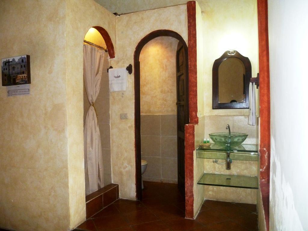 Hotel Y Galeria Uxlabil 危地马拉安地瓜 客房 照片