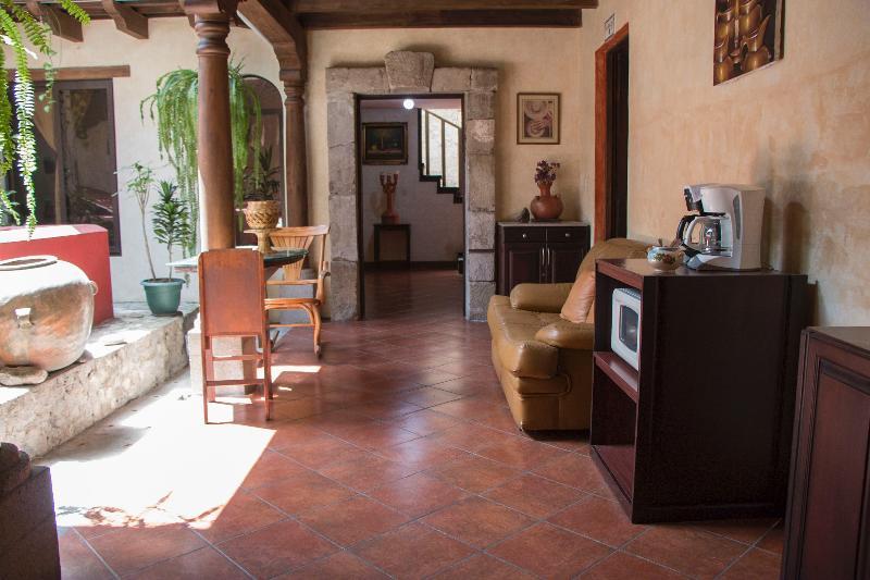 Hotel Y Galeria Uxlabil 危地马拉安地瓜 外观 照片